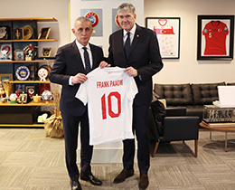 Hollanda Futbol Federasyonu Bakan Paauwdan Bakan Hacosmanoluna Ziyaret