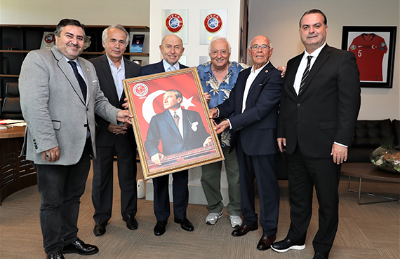 TRFAD'dan Nihat zdemir'e ziyaret