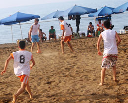 Yerel Plaj futbolu turnuvalar balad