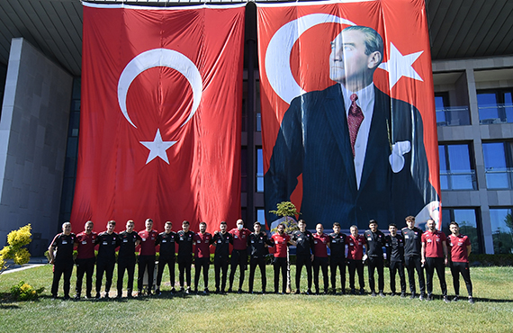 mit Milli Takm'dan 19 Mays kutlamas