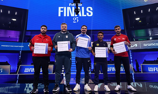 Tolga Atalay'a FIFAe Antrenr Geliim Program Diplomas Verildi